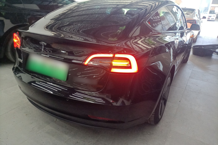 特斯拉 Model 3 2022款 后轮驱动版车身外观7