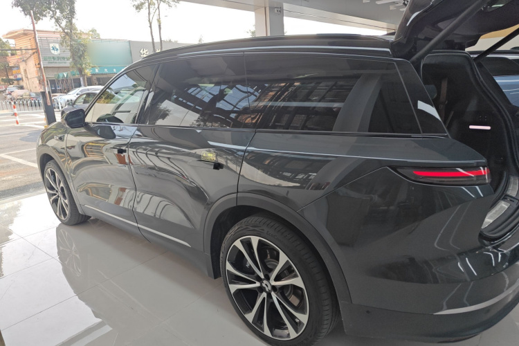 蔚来ES8 2023款 100kWh 签名版车身外观4