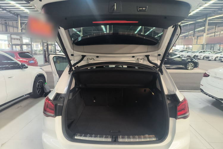 宝马X1 2021款 sDrive25Li 领先型机舱底盘23