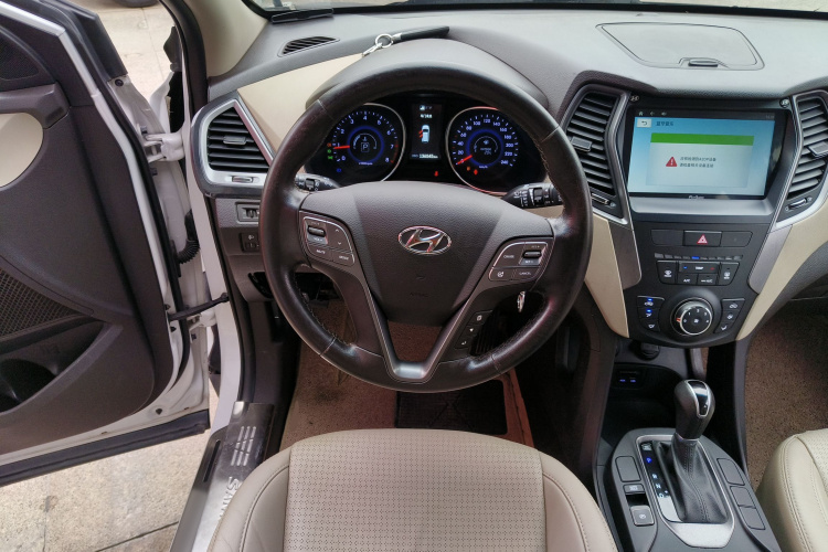 现代 胜达 2013款 2.0T 自动两驱时尚型中控内饰13