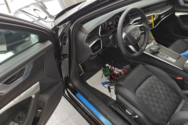 奥迪A6L 2026款 45 TFSI quattro 臻选动感型中控内饰7003