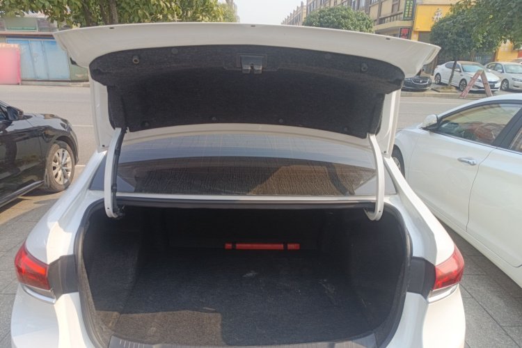 别克 英朗 2021款 改款 典范 1.5L 自动精英型机舱底盘23