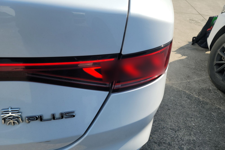 比亚迪 秦PLUS 2023款 EV 510KM 出行版车身外观9