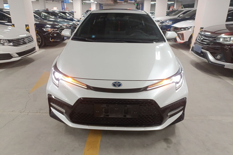 丰田 雷凌 2022款 双擎 1.8H E-CVT运动版车身外观2