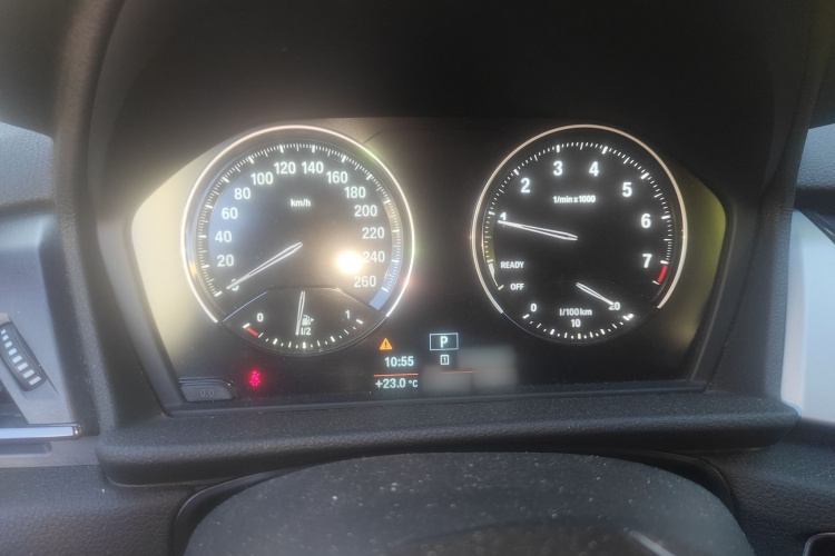 宝马2系多功能旅行车 2019款 220i 领先型局部细节14