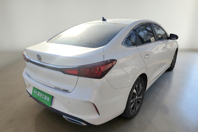 长安 逸动 2021款 PLUS 1.6L GDI 手动豪华型车身外观7