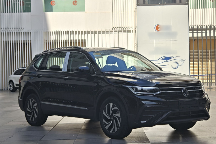 大众 途观L 2025款 出众款 300TSI 自动两驱龙腾版车身外观6002