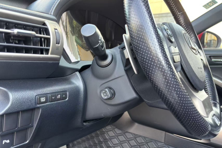 雷克萨斯IS 2015款 200t F SPORT中控内饰7008