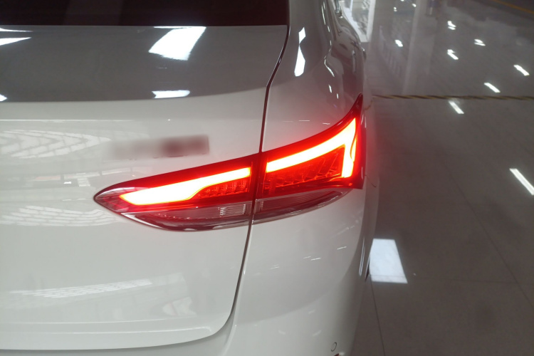 别克 英朗 2019款 15T 双离合互联精英型 国V车身外观9