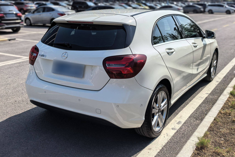 奔驰A级(进口) 2017款 改款 A 200 动感型车身外观6006