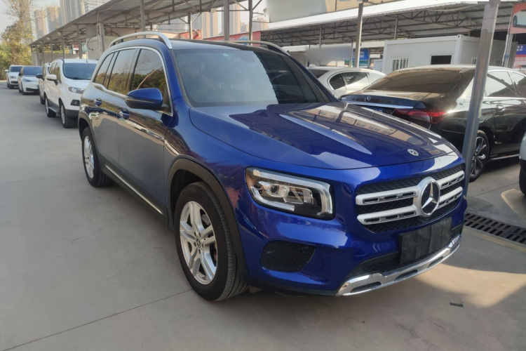 奔驰GLB 2023款 改款 GLB 200 动感型车身外观3