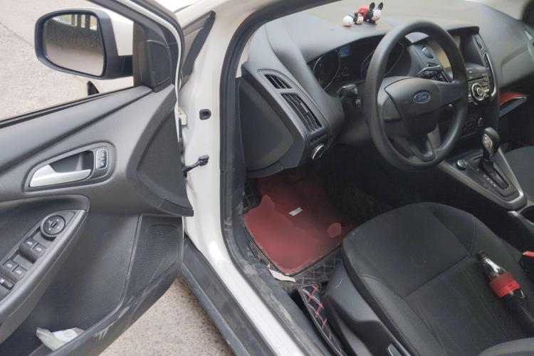 福特 福克斯 2018款 两厢经典 1.6L 自动舒适型智行版中控内饰20