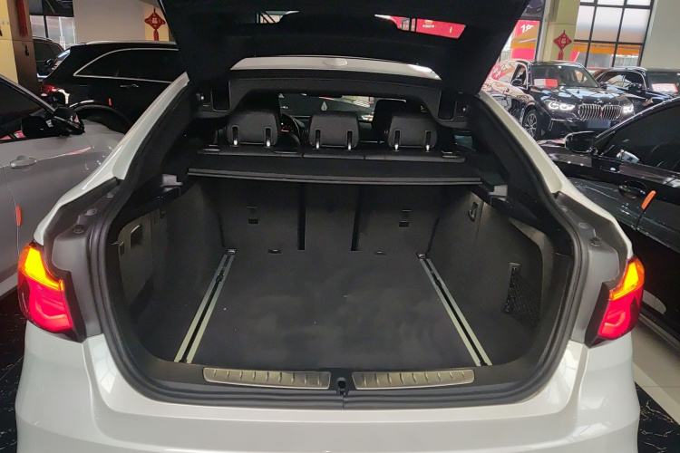 宝马3系GT 2020款 320i M运动套装局部细节23