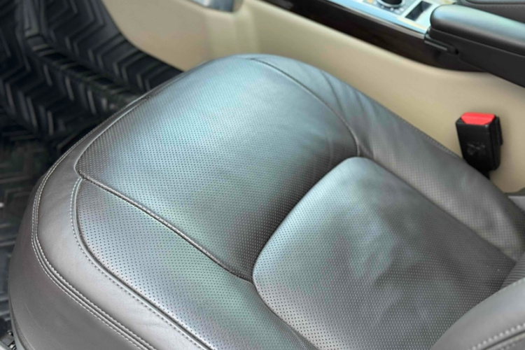 路虎 揽胜 2021款 3.0 L6 传世加长经典版中控内饰7012