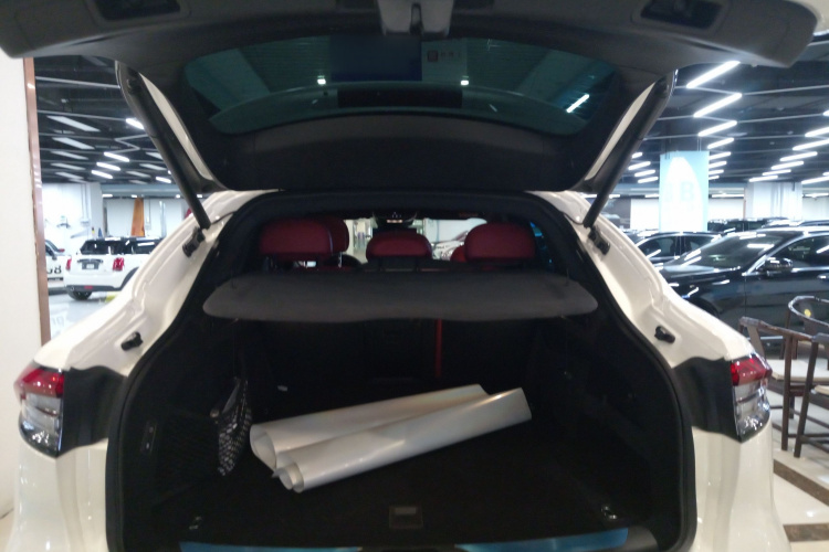 玛莎拉蒂 Levante 2022款 2.0T GT锋芒版机舱底盘23