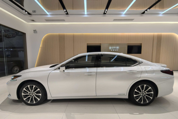 雷克萨斯ES 2020款 300h 臻享版车身外观6003