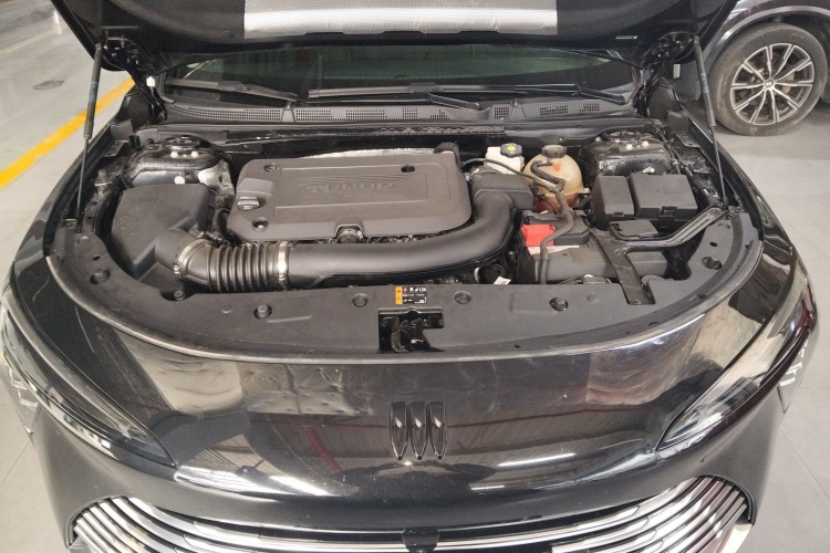 别克 君越 2025款 28T 白金版机舱底盘24