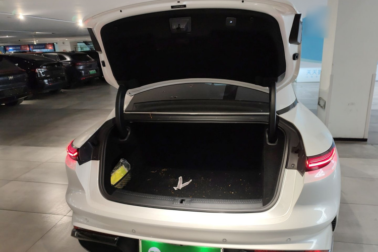 智己汽车 智己L7 2022款 Pro机舱底盘23