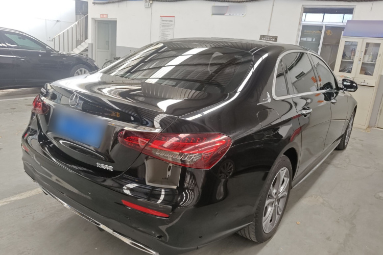 奔驰E级 2021款 改款 E 300 L 运动时尚型车身外观7