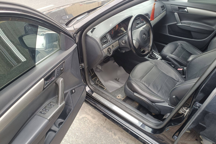 大众 朗逸 2013款 改款经典 1.6L 自动舒适版中控内饰7001