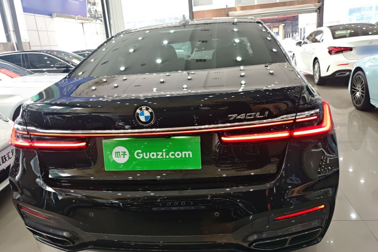 宝马7系 2019款 改款 740Li 领先型 M运动套装车身外观6
