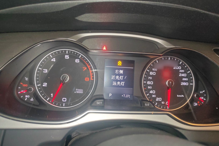 奥迪A4L 2015款 35 TFSI 自动标准型局部细节14