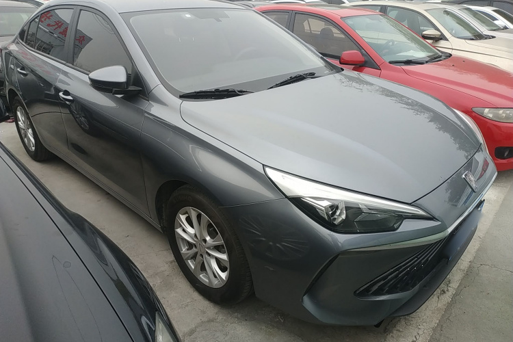 荣威i5 2023款 1.5L 手动舒享版车身外观3