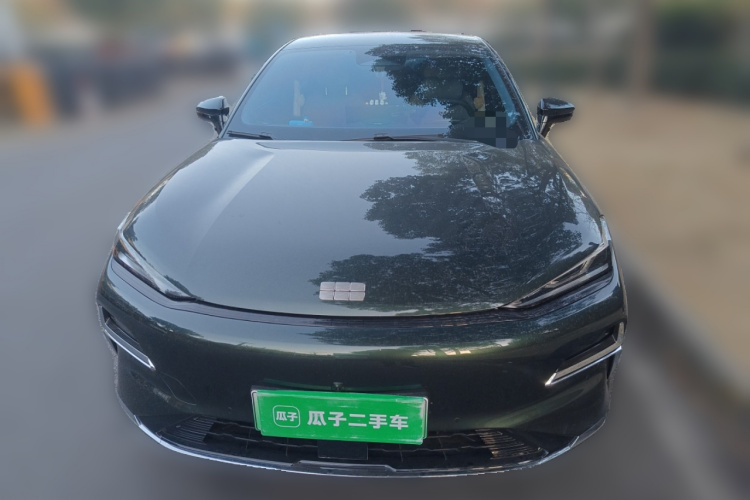 吉利银河 银河星耀8 2025款 130km EM-i 尊贵版车身外观2