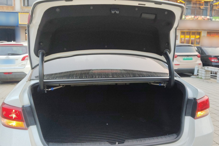 起亚K5 2016款 2.0L 自动LUX局部细节23