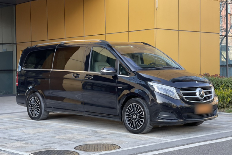 奔驰V级 2018款 V 260 L 尊贵加长版 国VI车身外观6005