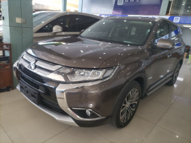 三菱 欧蓝德 2016款 2.4L 四驱豪华版 7座