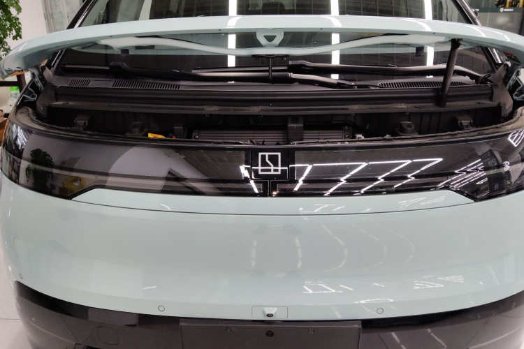 极氪MIX 2025款 智驾版机舱底盘24