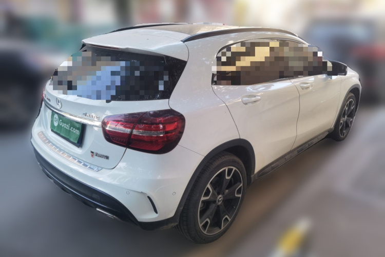 奔驰GLA 2018款 GLA 220 4MATIC 运动型车身外观6005