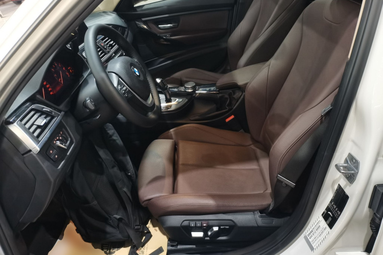 宝马3系 2019款 320Li 时尚型中控内饰19