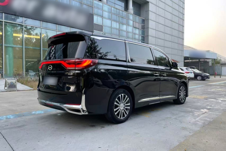 广汽传祺 传祺M8 2023款 领秀系列 390T 尊贵版车身外观6004