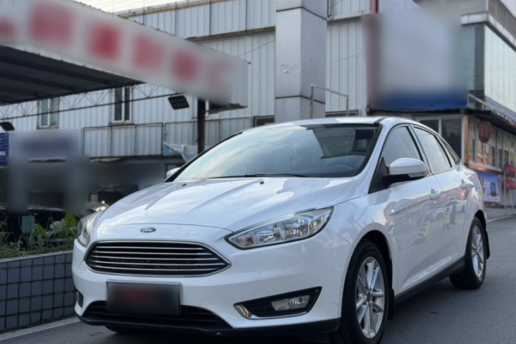 福特 福克斯 2017款 三厢 1.6L 手动风尚型智行版车身外观1