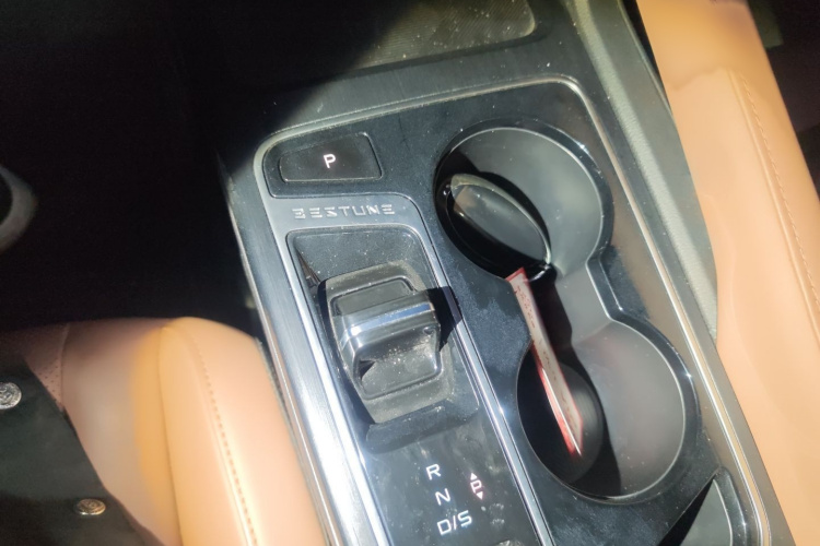 奔腾B70 2024款 龙腾版 1.5T 领创型局部细节18