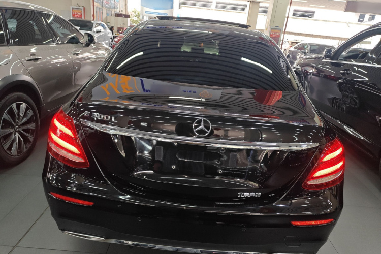 奔驰E级 2020款 改款 E 300 L 运动时尚型车身外观6004