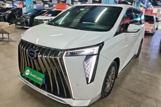 广汽传祺 传祺M8 2023款 宗师系列 双擎 御尊版