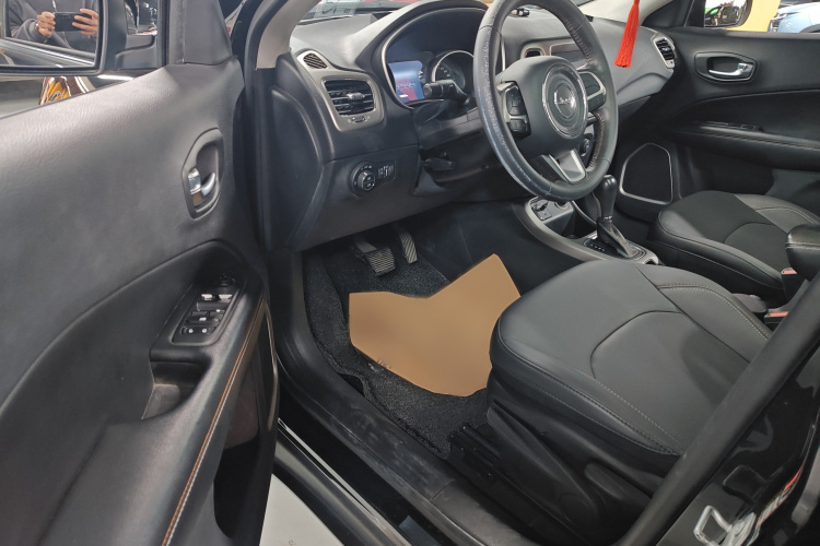 Jeep 指南者 2017款 200T 自动家享版中控内饰7004