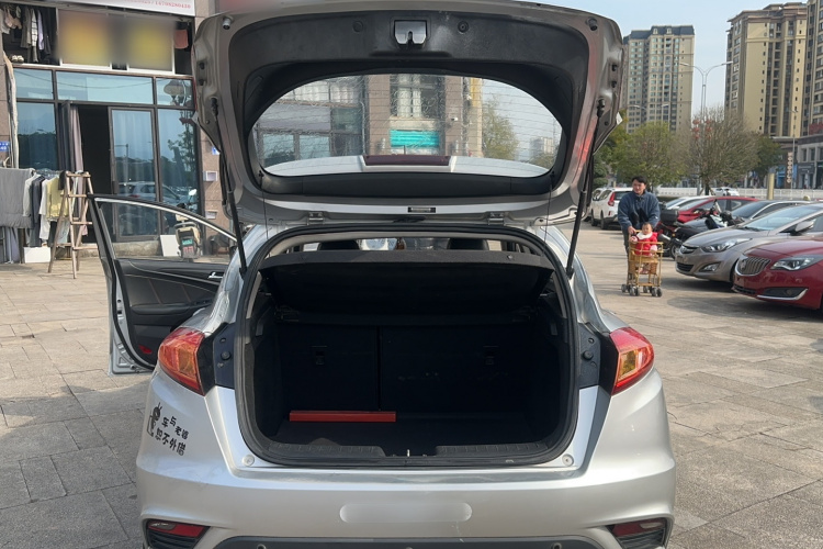 长安 逸动 2013款 1.6L 自动俊酷型 国IV局部细节23