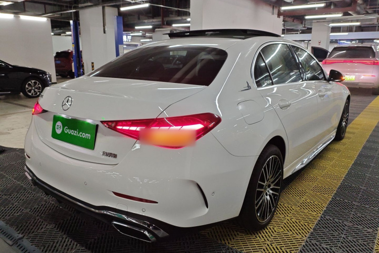 奔驰C级 2024款 改款二 C 260 L 运动版车身外观7