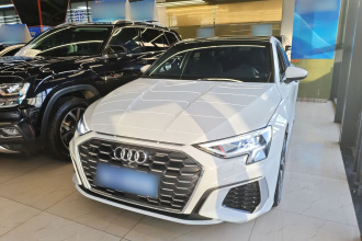 奥迪A3 2024款 A3L Limousine 35 TFSI 豪华运动型