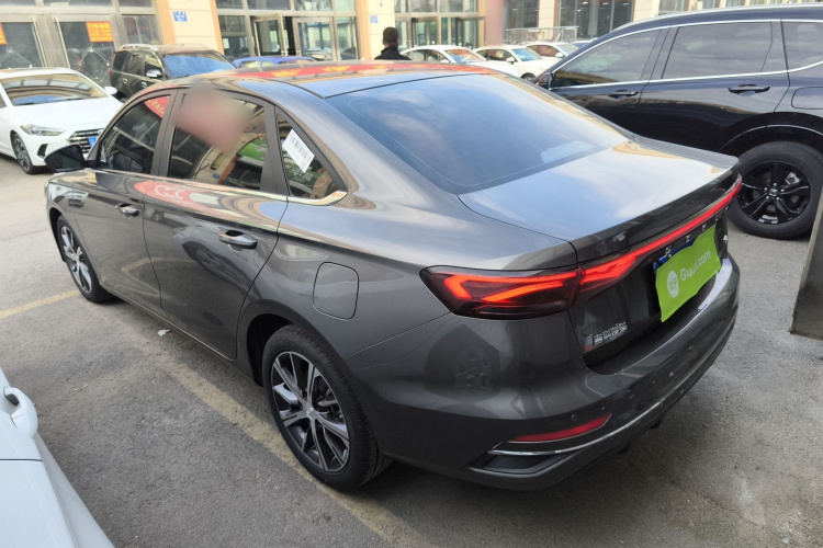 吉利汽车 帝豪 2023款 第4代冠军版 1.5L CVT豪华型车身外观4