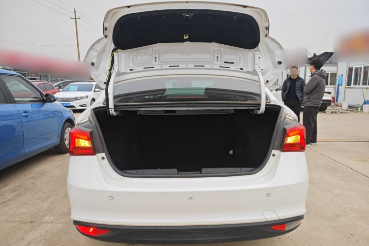 奇瑞 艾瑞泽5 2021款 PRO 1.5L CVT青春版机舱底盘23