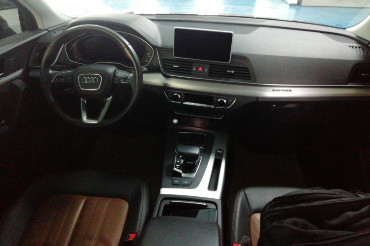 奥迪Q5L 2020款 40 TFSI 荣享时尚型中控内饰12