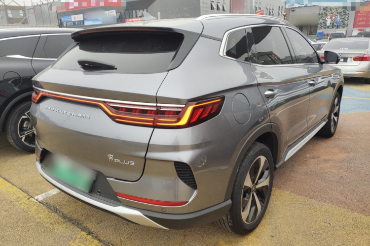 比亚迪 宋PLUS新能源 2021款 DM-i 51KM 尊荣型车身外观7