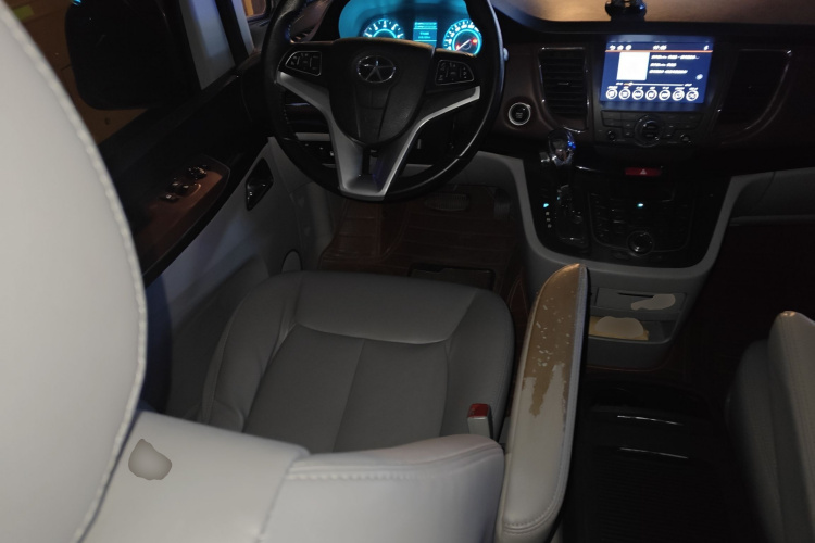 江汽集团 瑞风M5 2016款 2.0T 汽油自动公务版局部细节13