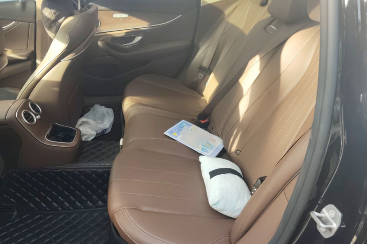 奔驰E级 2023款 改款 E 300 L 时尚型中控内饰21