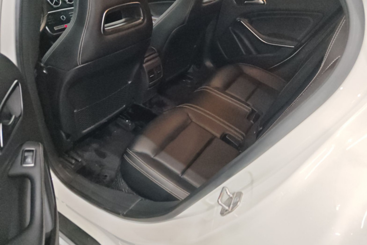 奔驰GLA 2018款 GLA 200 动感型中控内饰21